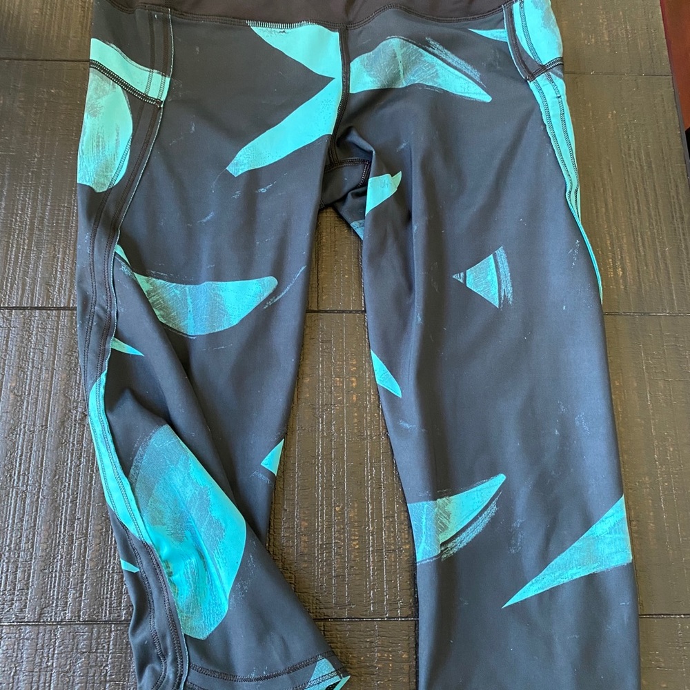 Lululemon Top Speed Crop - Picture 9 of 9